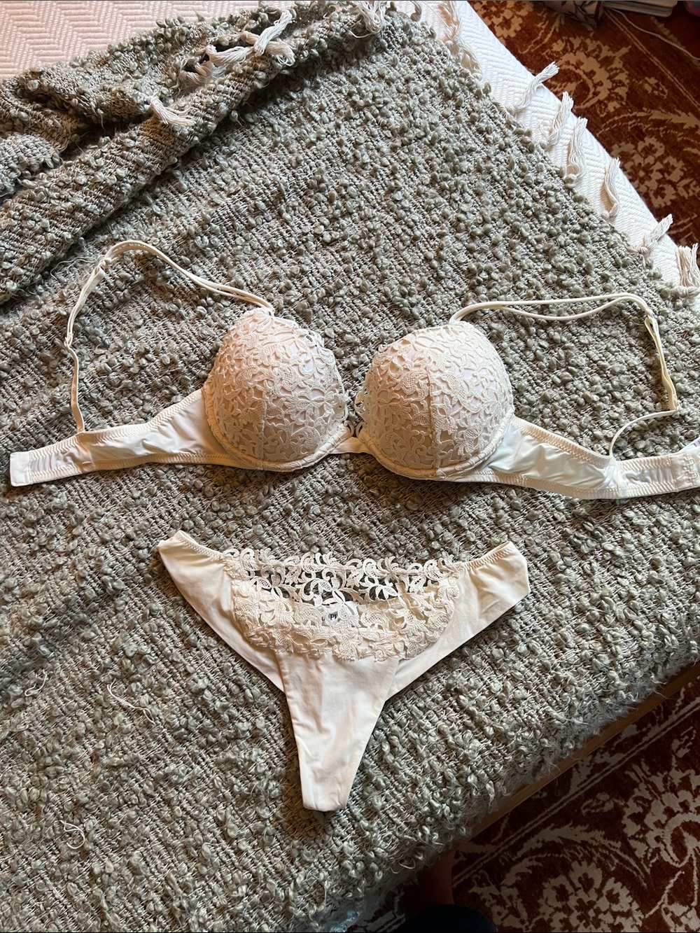 La Perla Ivory Lace Push-Up Bra & Thong Set